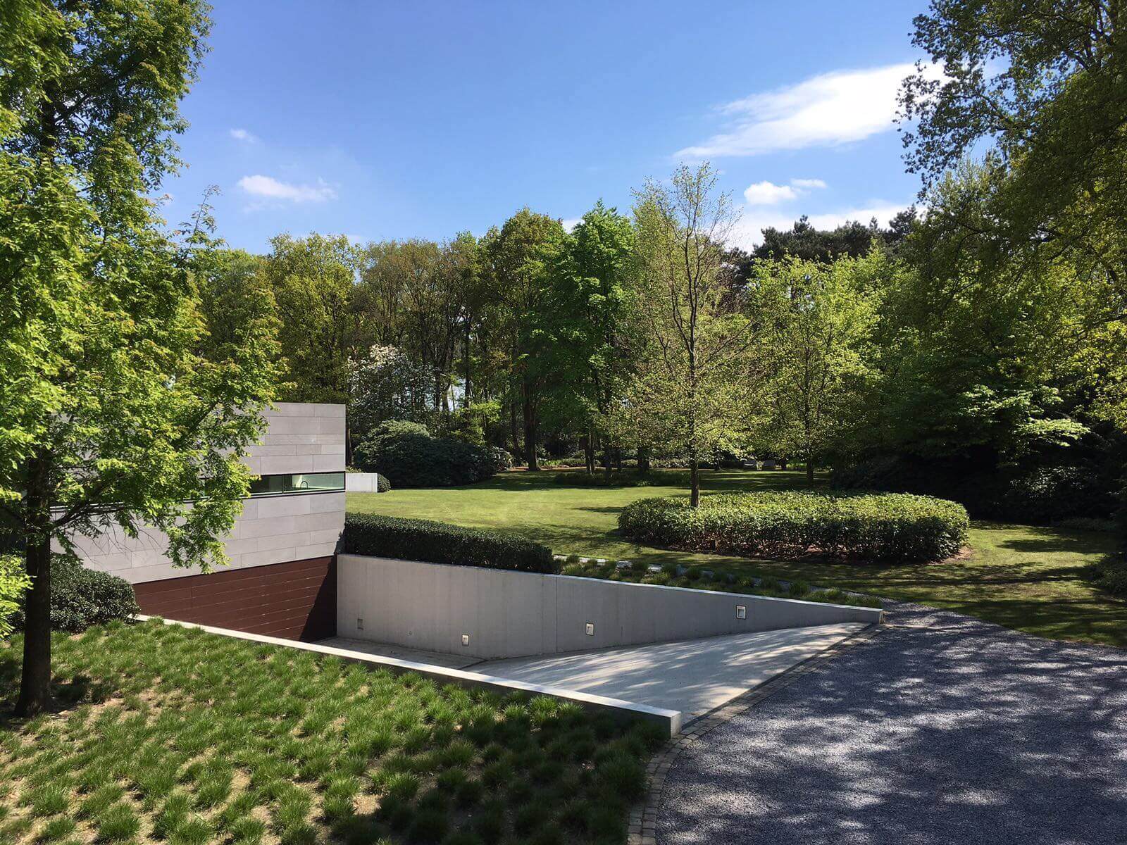 beplanting bij moderne villa