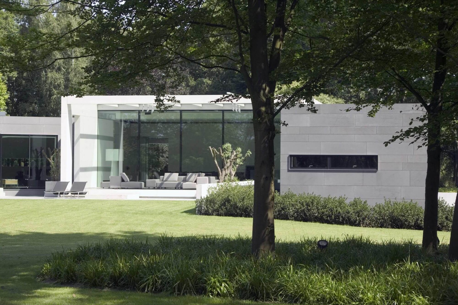 moderne villa met tuin