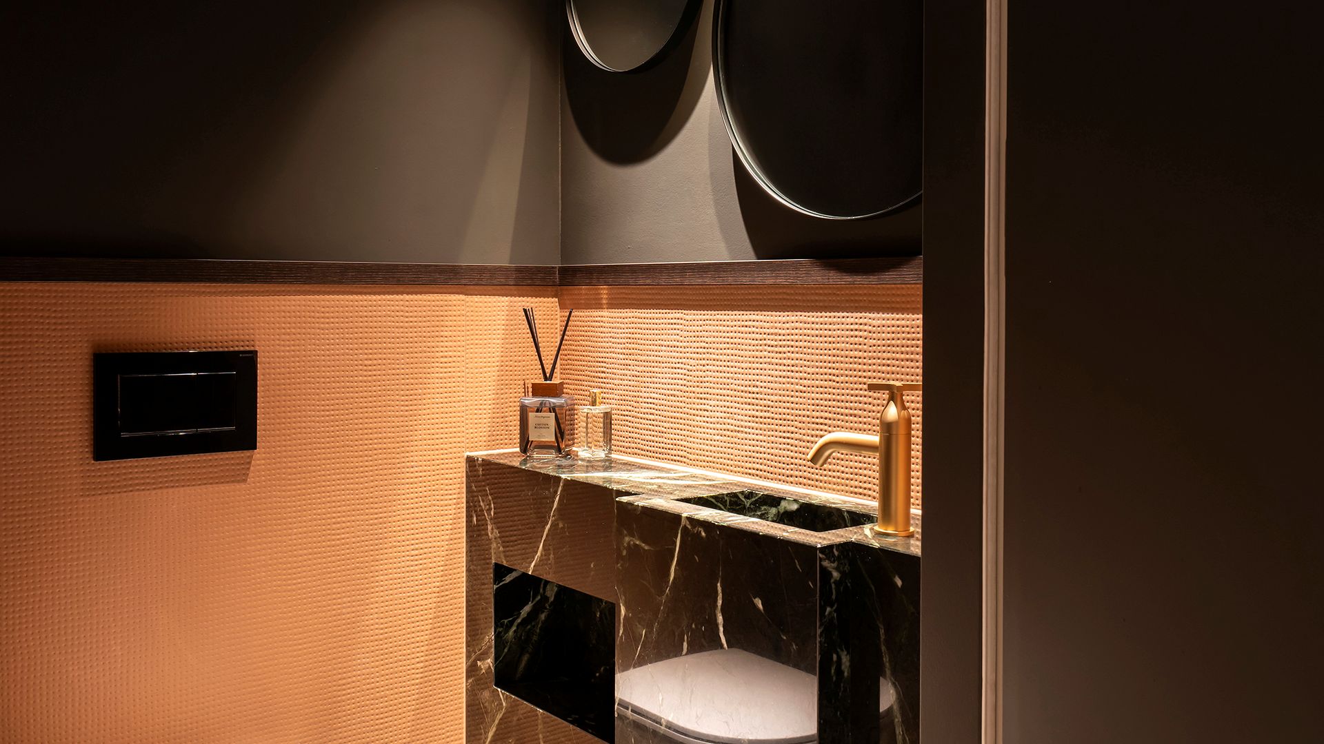 luxe toilet