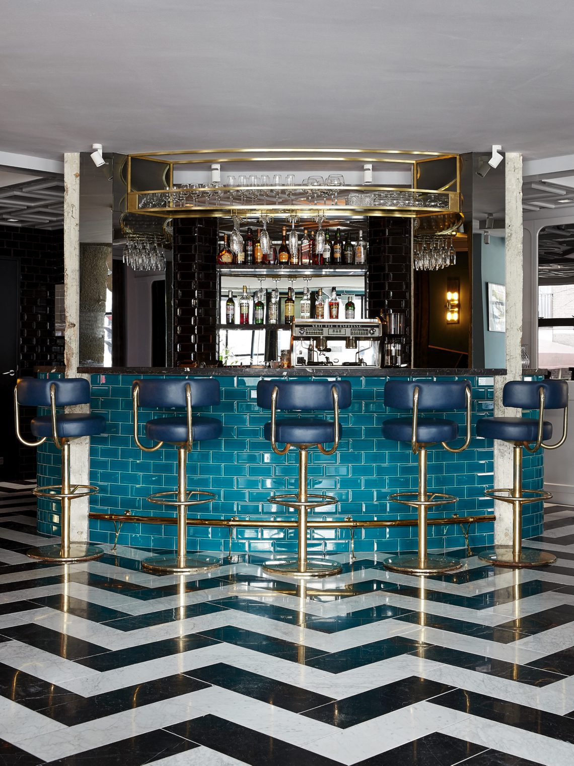 restaurant tafel met stoelen