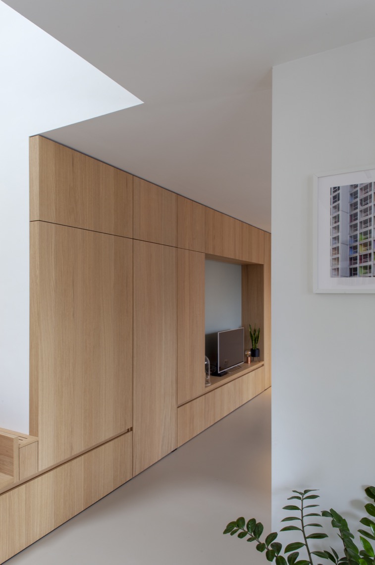 hall met kastenwand