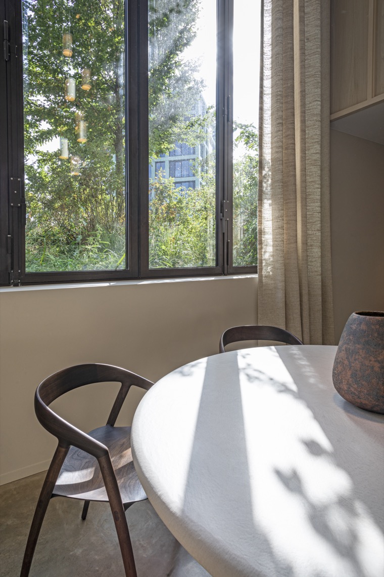 eettafel met stoelen