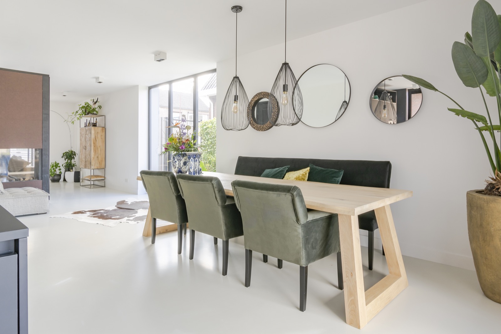 eetkamer met luxe gietvloer