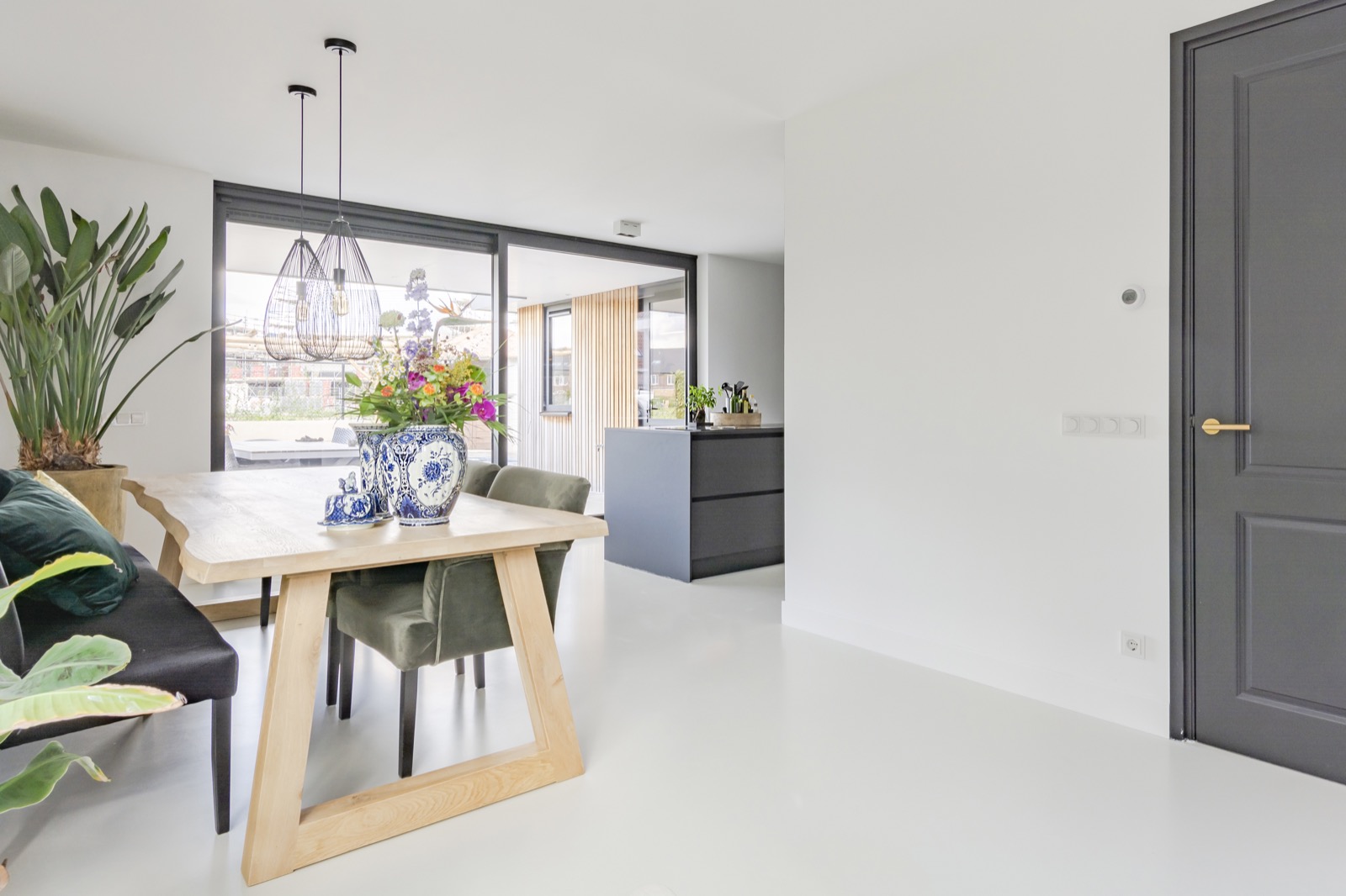 luxe keuken inrichting met gietvloer