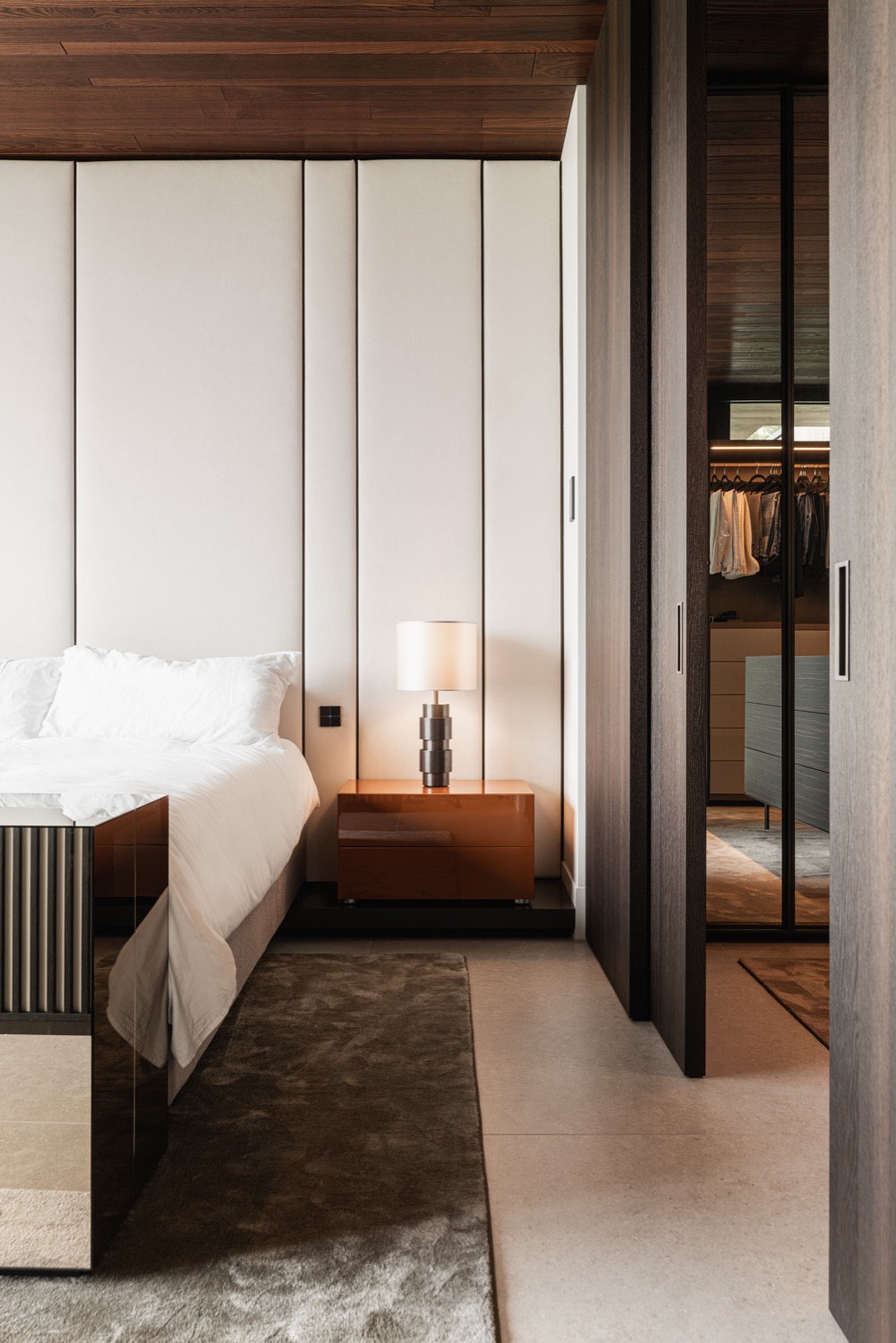 luxe slaapkamer met lamp