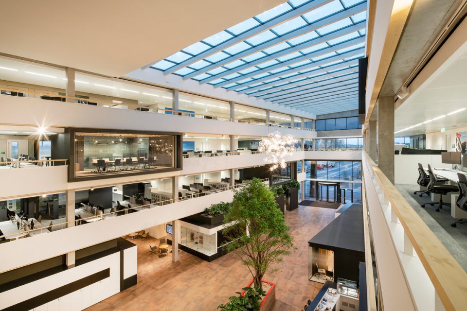 interieur hal met kantoren