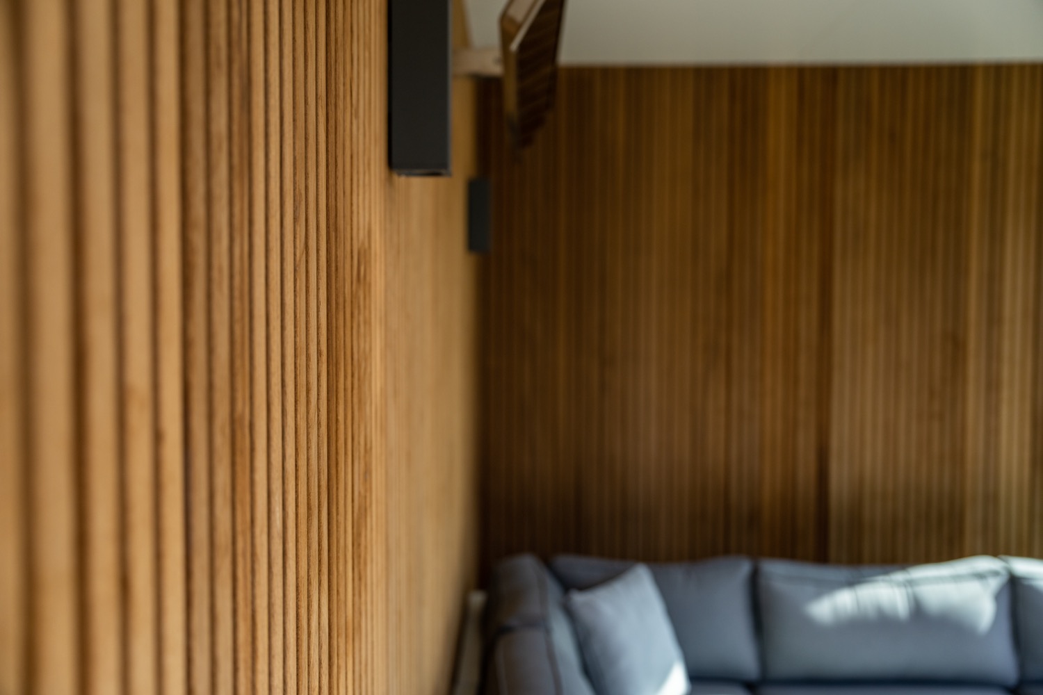 houten wand onder overkapping