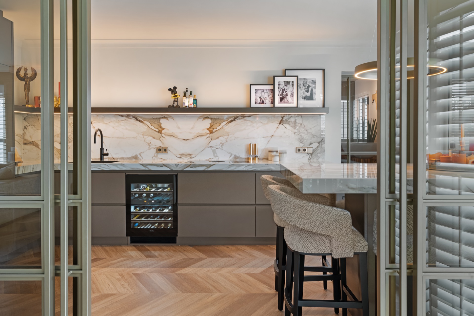 keuken met luxe stalen deuren