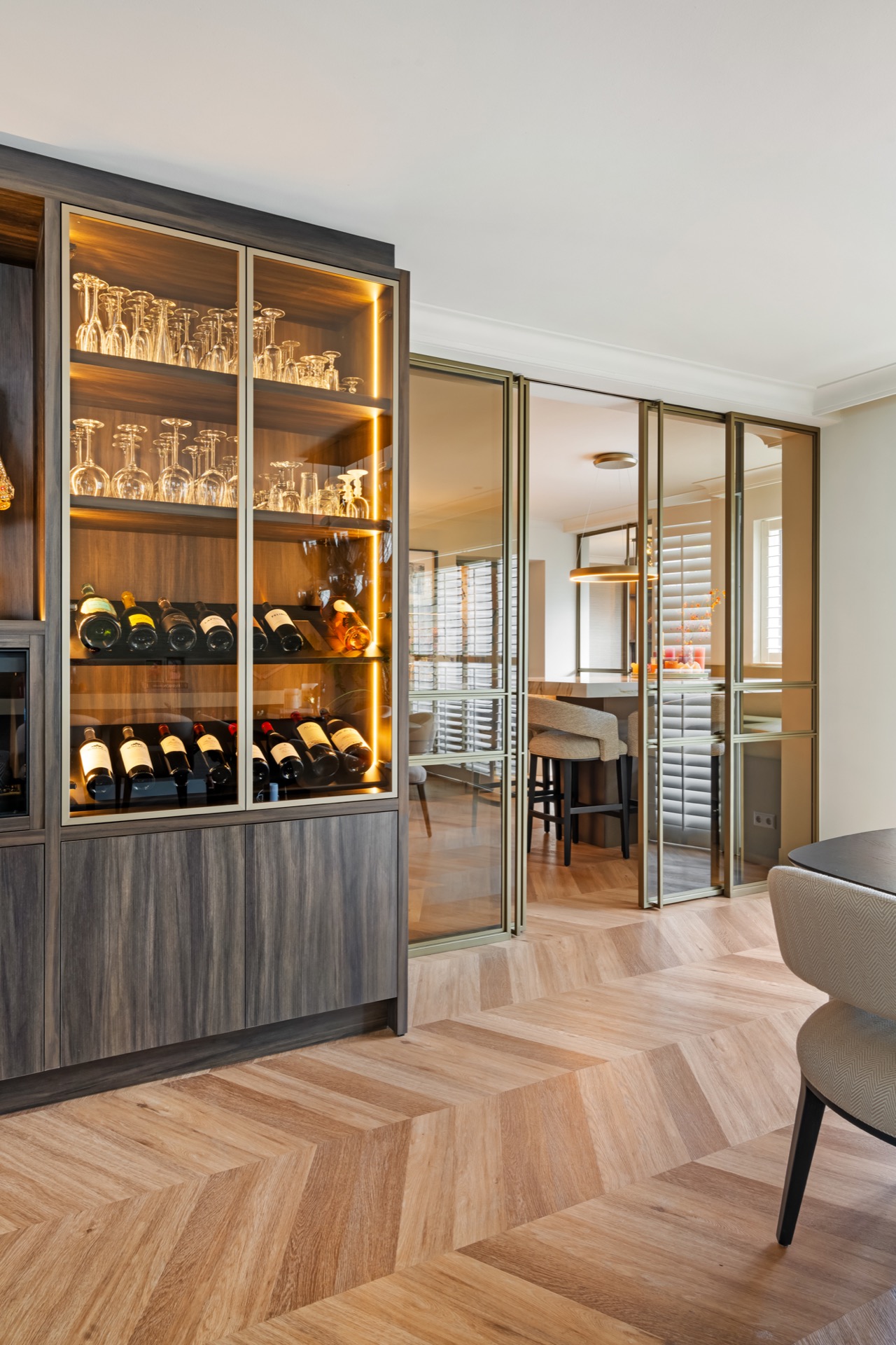 luxe stalen deuren en design wijnkast