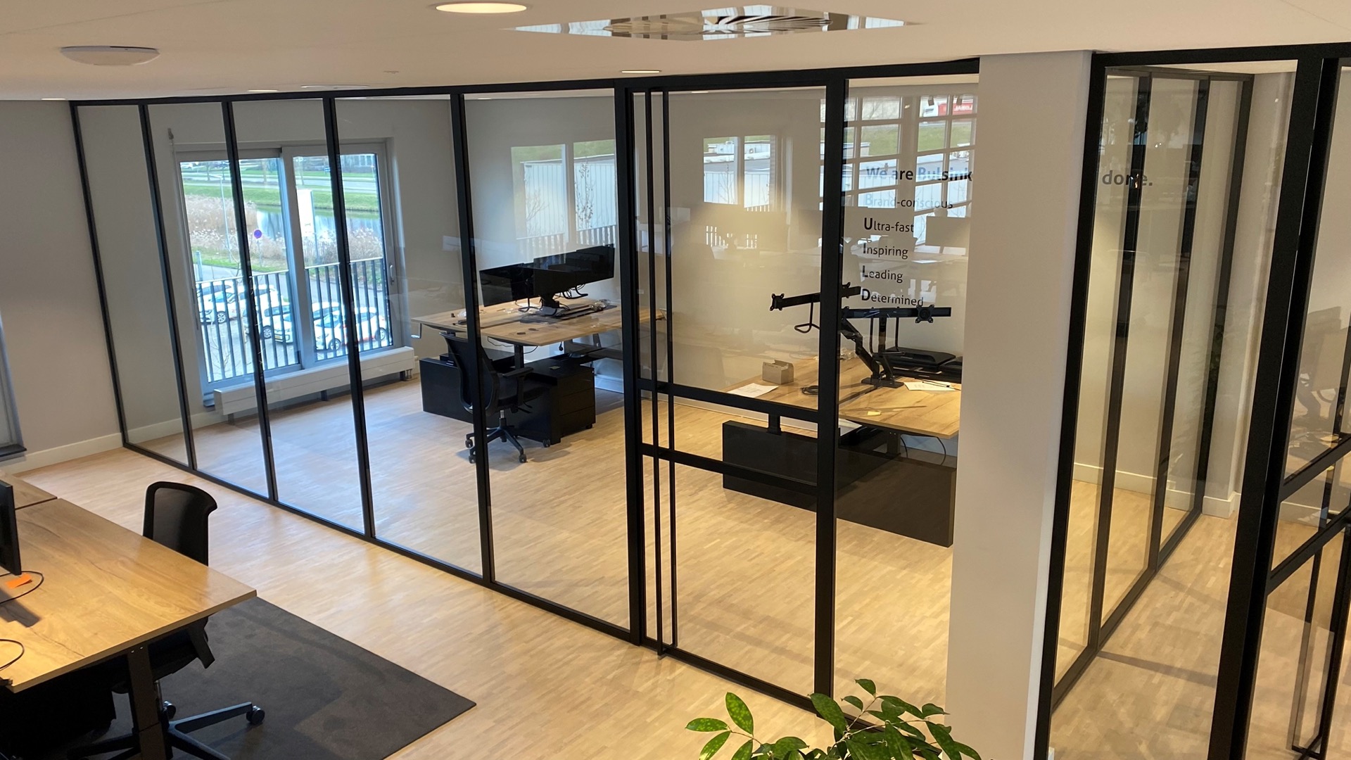 kantoor met design binnendeuren