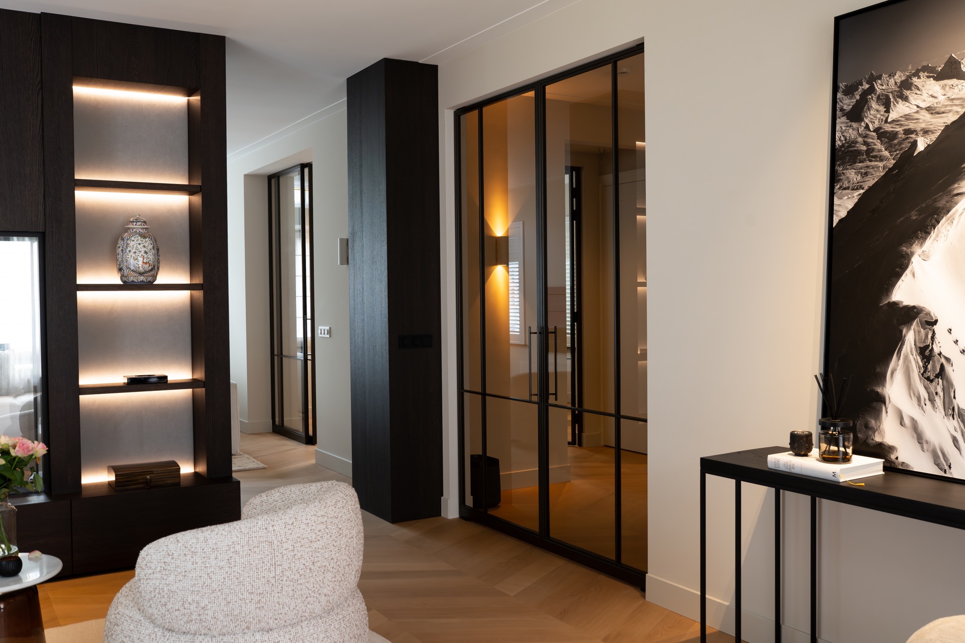 woonkamer met luxe stalen binnendeuren