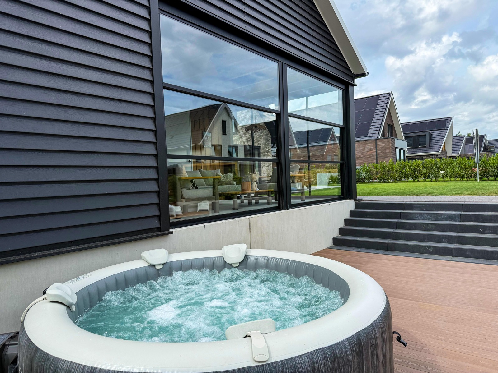 luxe tuinkamer met glazen vouwwanden