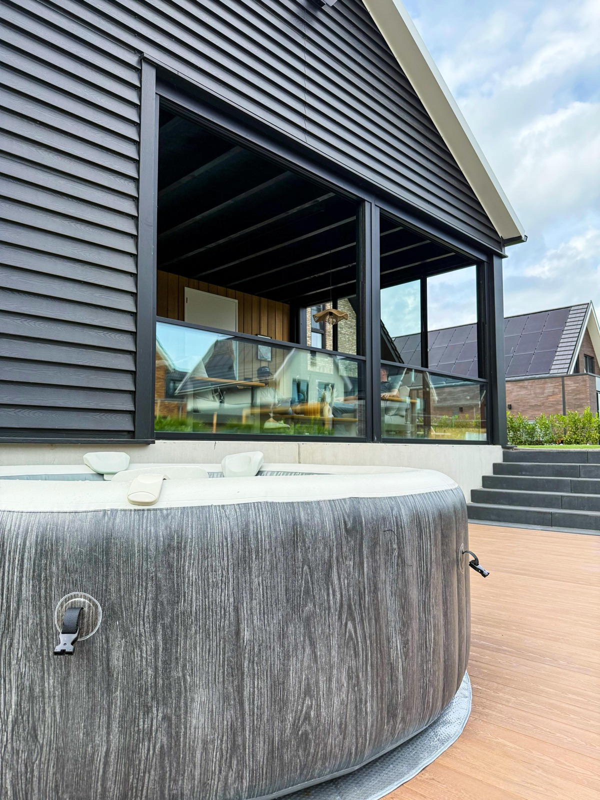 tuinkamer met verticale schuiframen