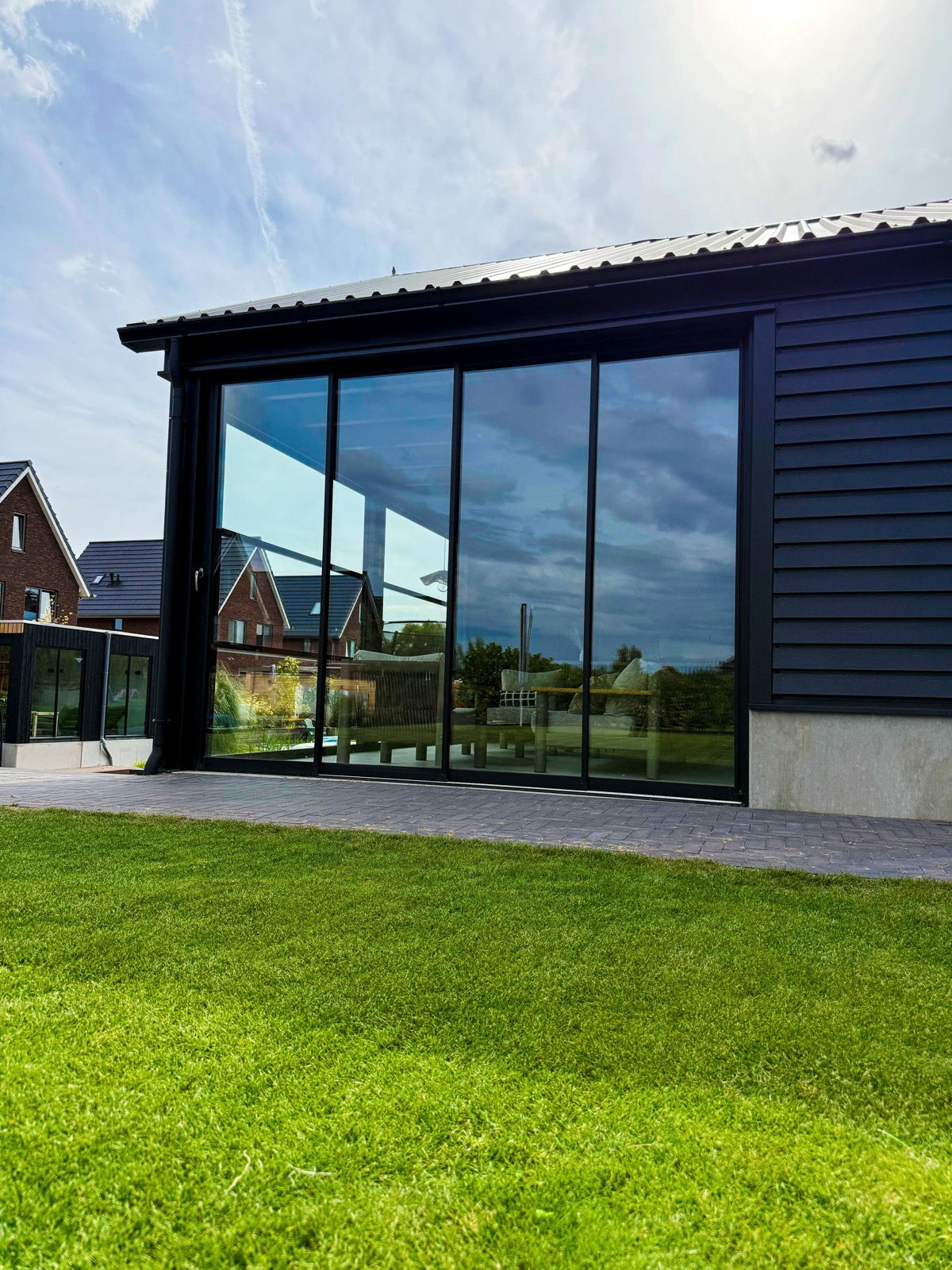 tuinkamer met luxe schuiframen