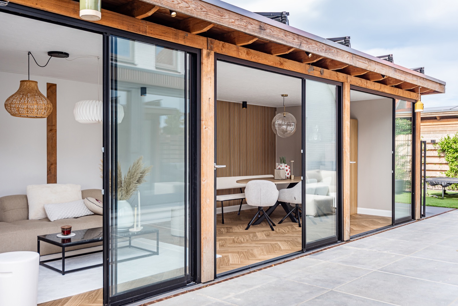 tuinkamer met glazenwandsysteem