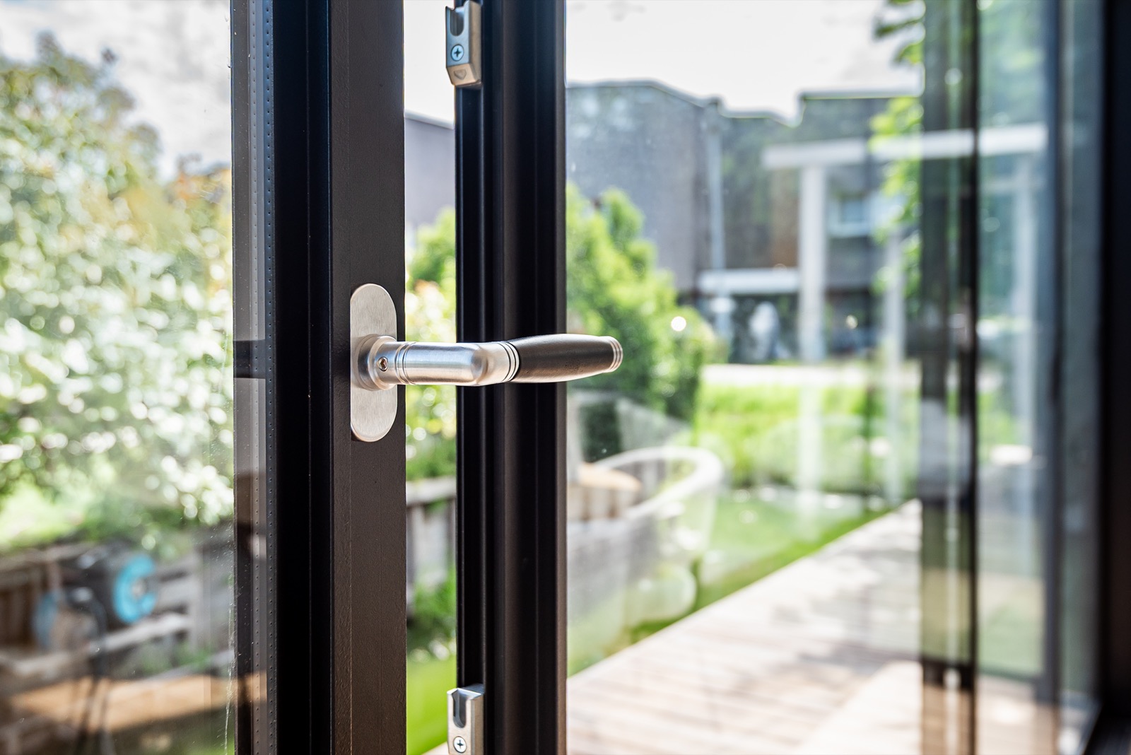 tuinkamer met luxe glazen deuren