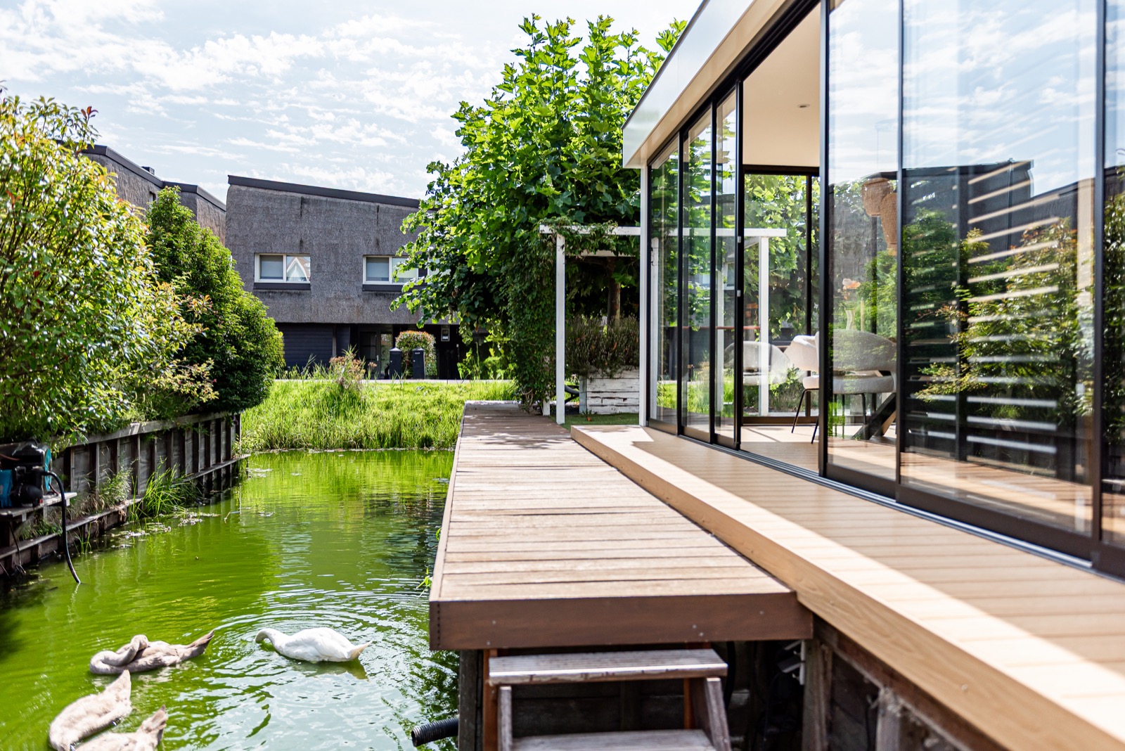 luxe tuinkamer met glazenwandsysteem op maat