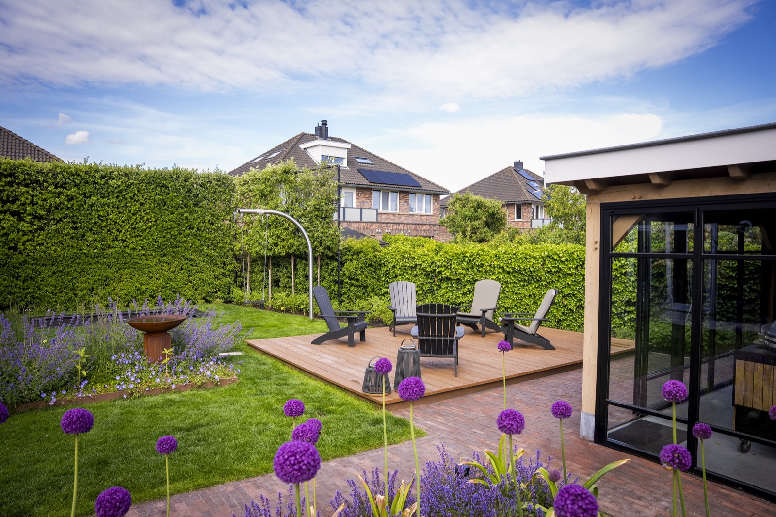 luxe tuin met overkapping