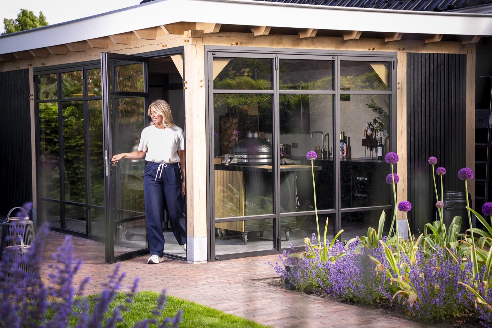 luxe tuinkamer met glazen pui
