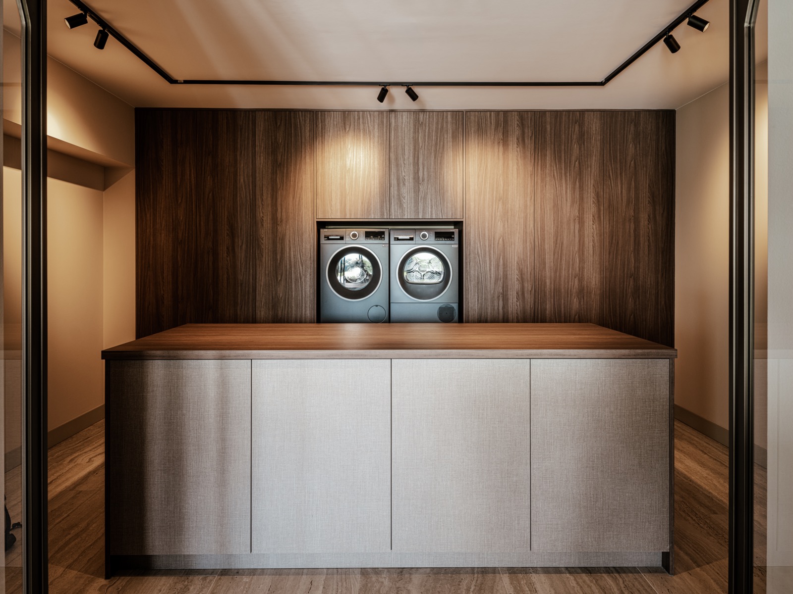 luxe waskamer met maatwerk kasten