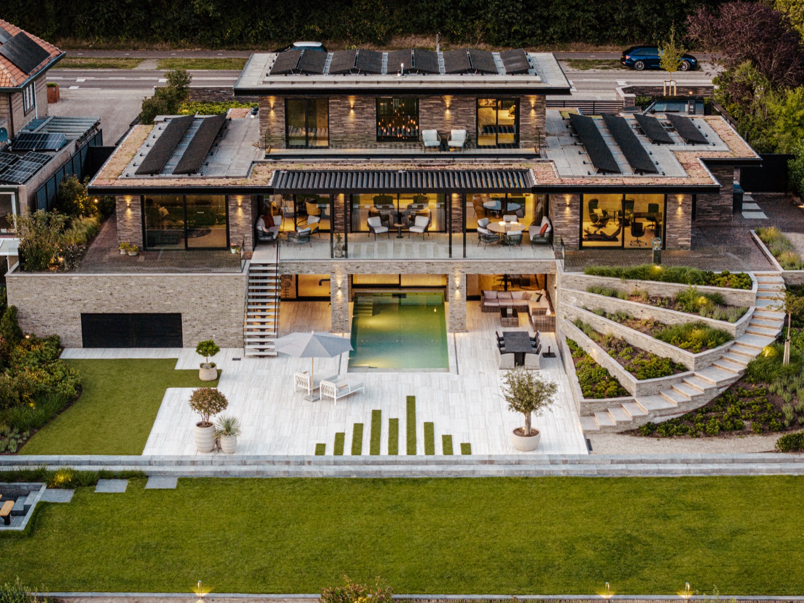 exclusieve villabouw met luxe tuin
