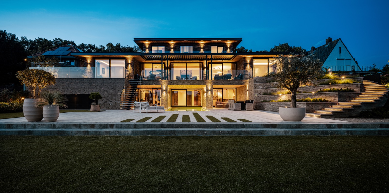 moderne villa met luxe architectuur