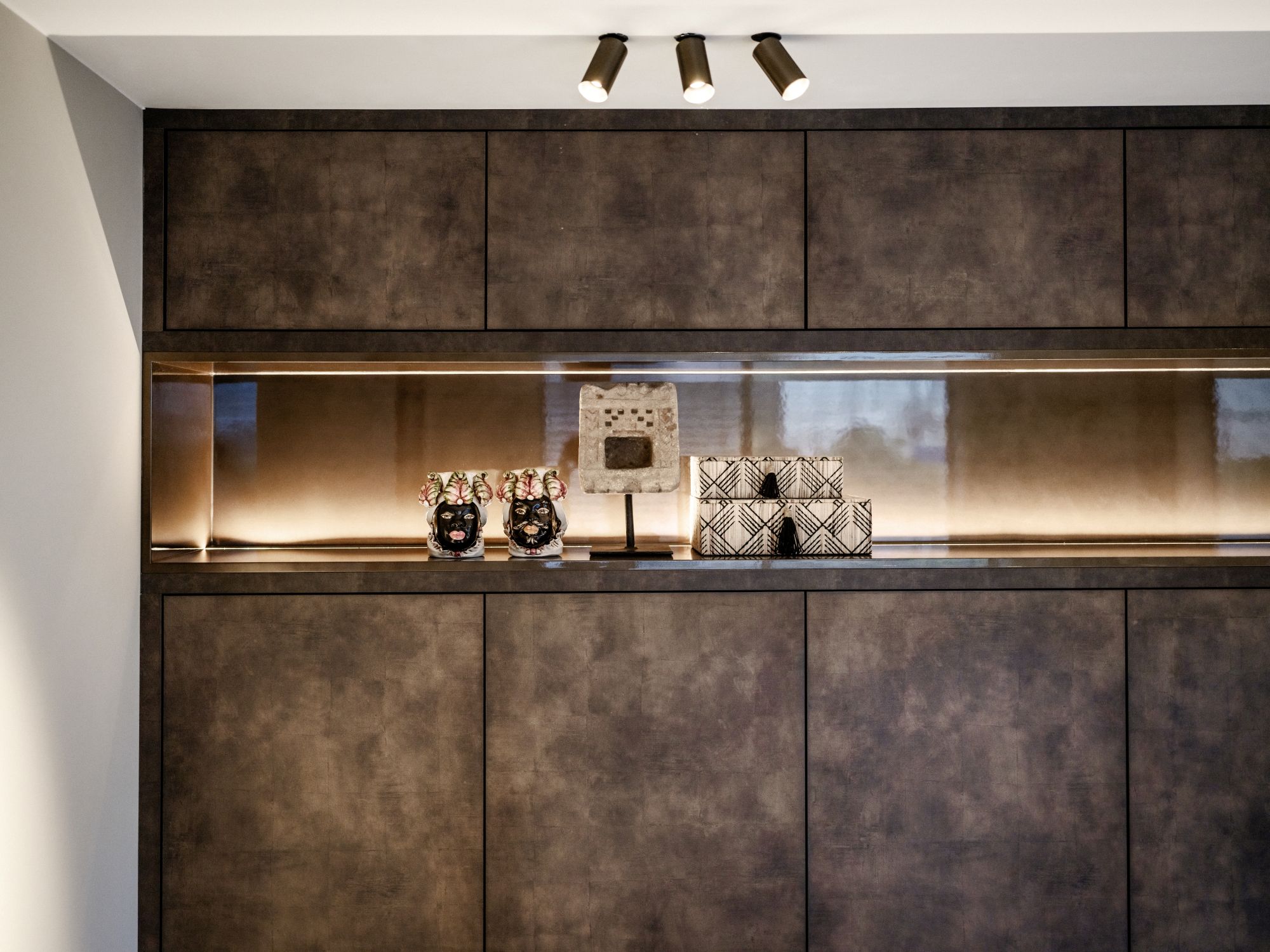 luxe wandkast met verlichting