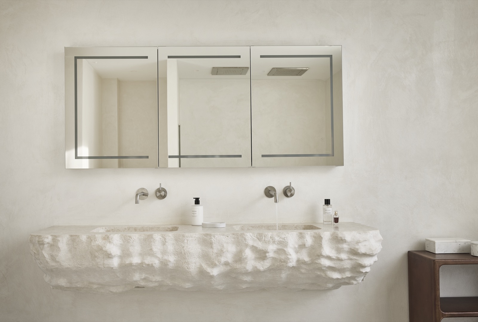 wastafel met luxe kranen