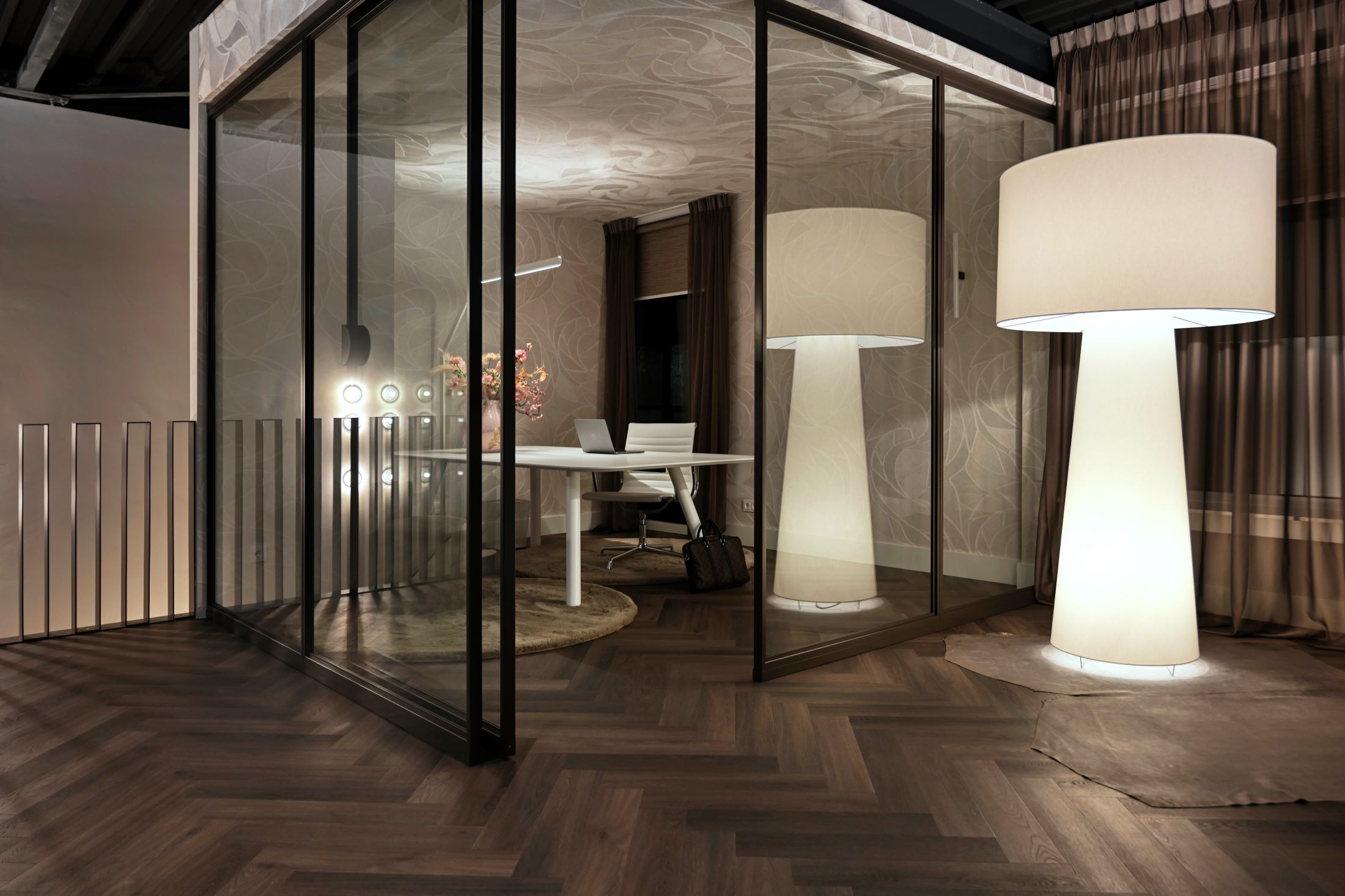 kantoor met designlamp
