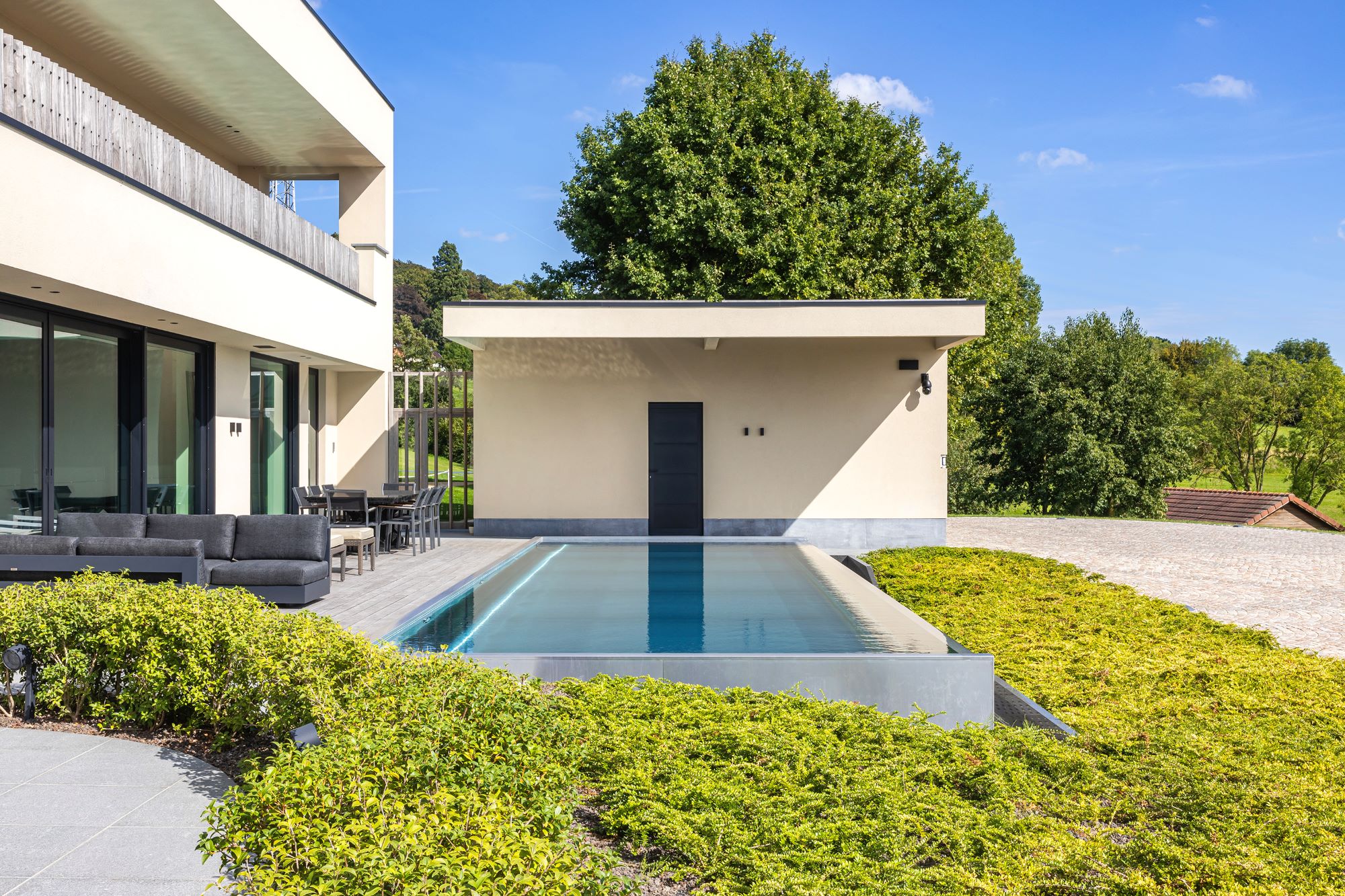 inox zwembad met tuinhuis