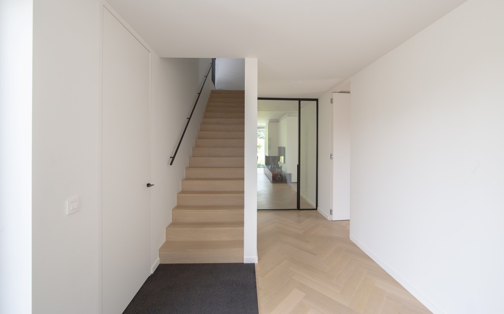 interieur gang met trap