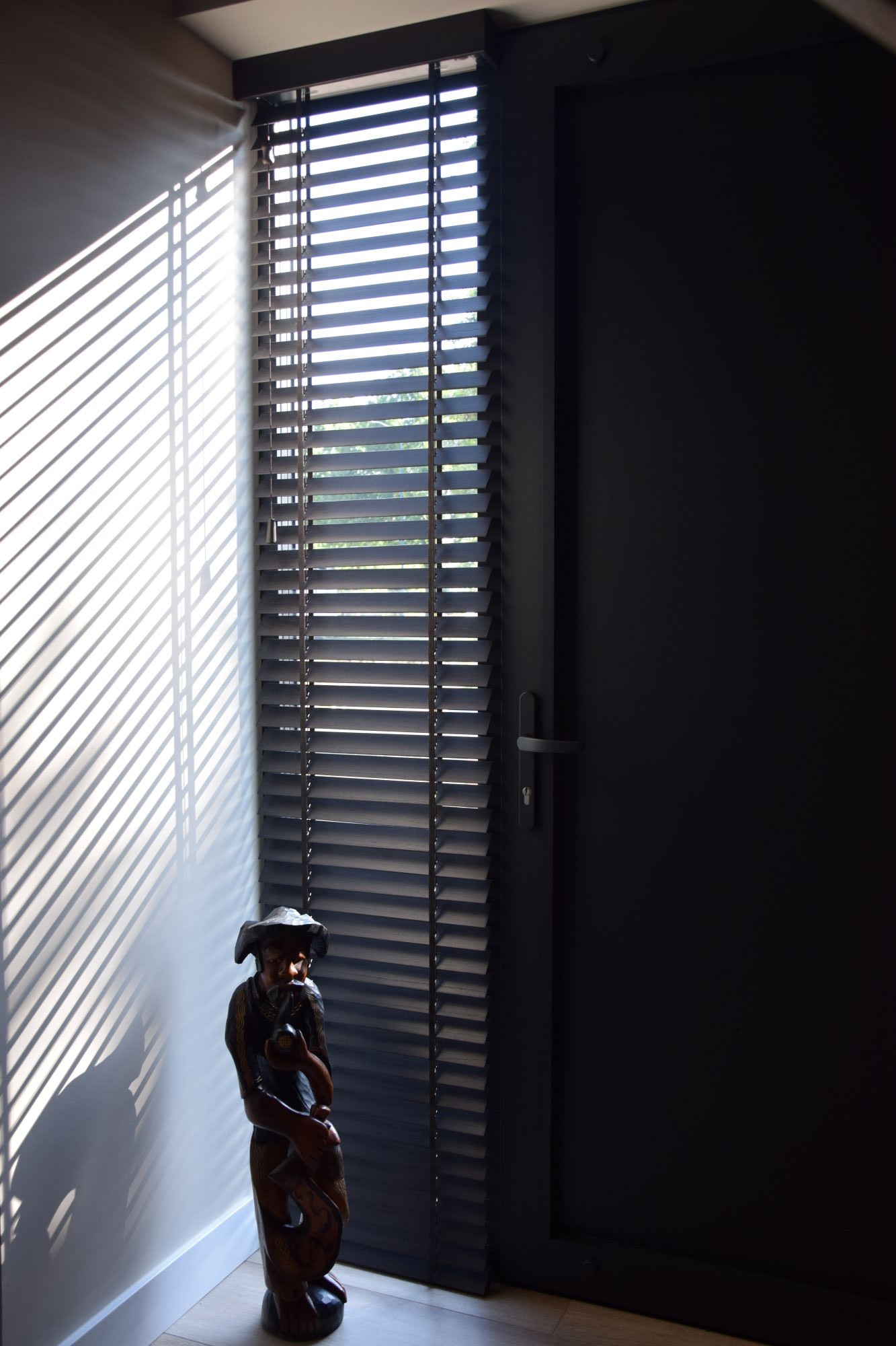 houten shutters bij entree