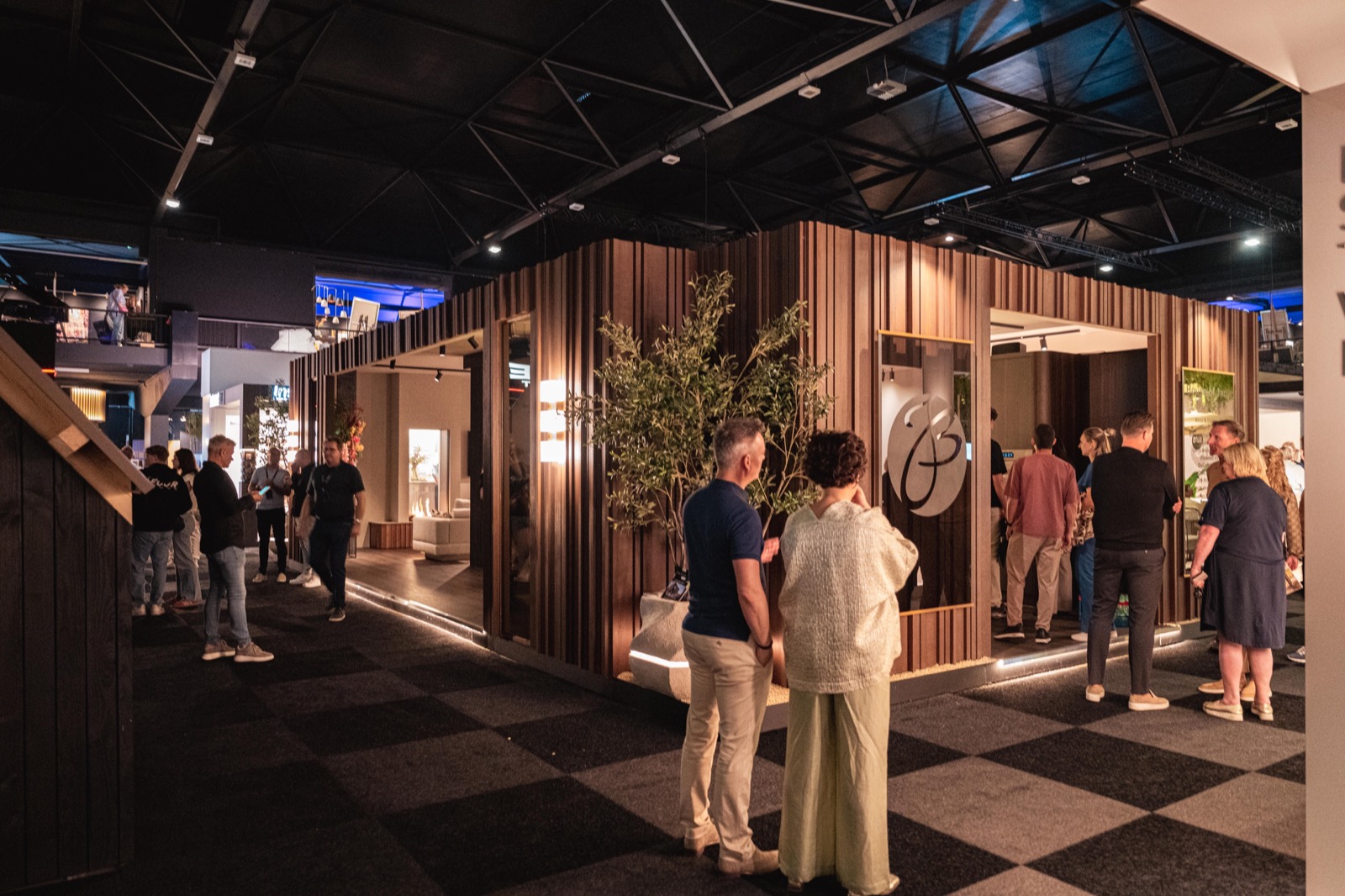 beursstand met luxe stucwerk