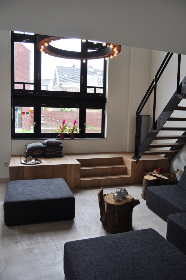 woonkamer met trap
