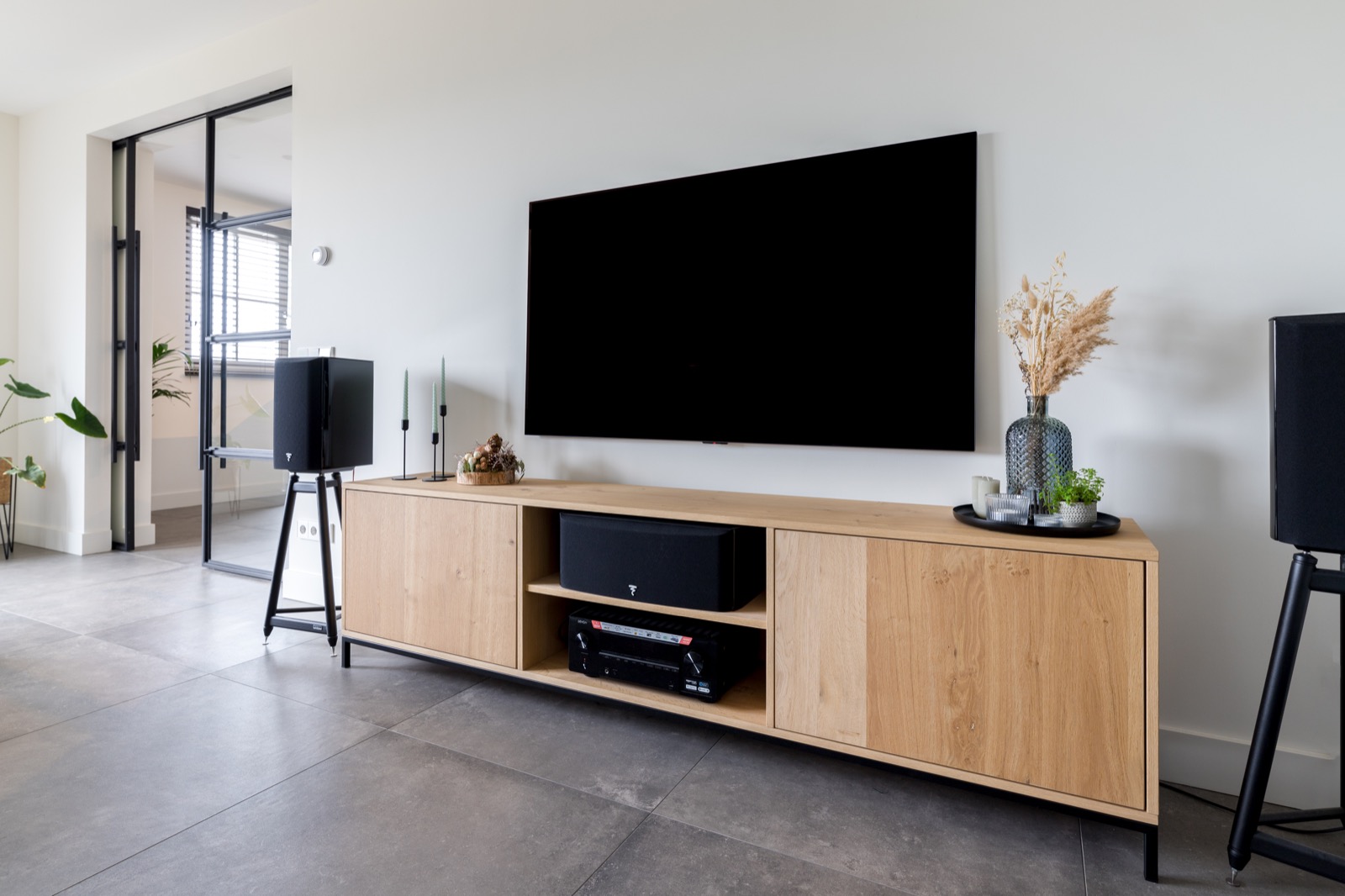 woonkamer met tv-kast op maat