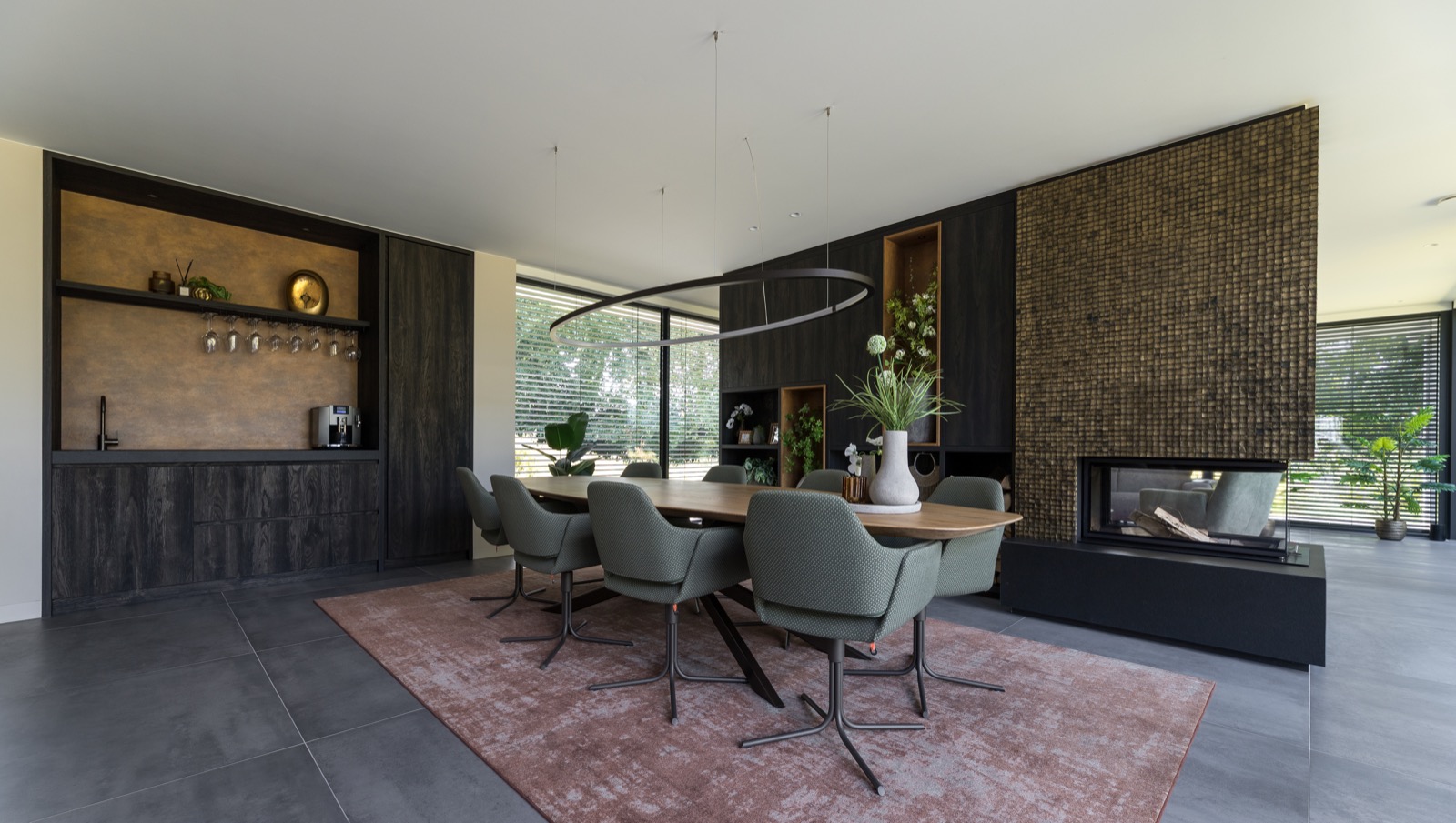 luxe interieur met maatwerk roomdivider