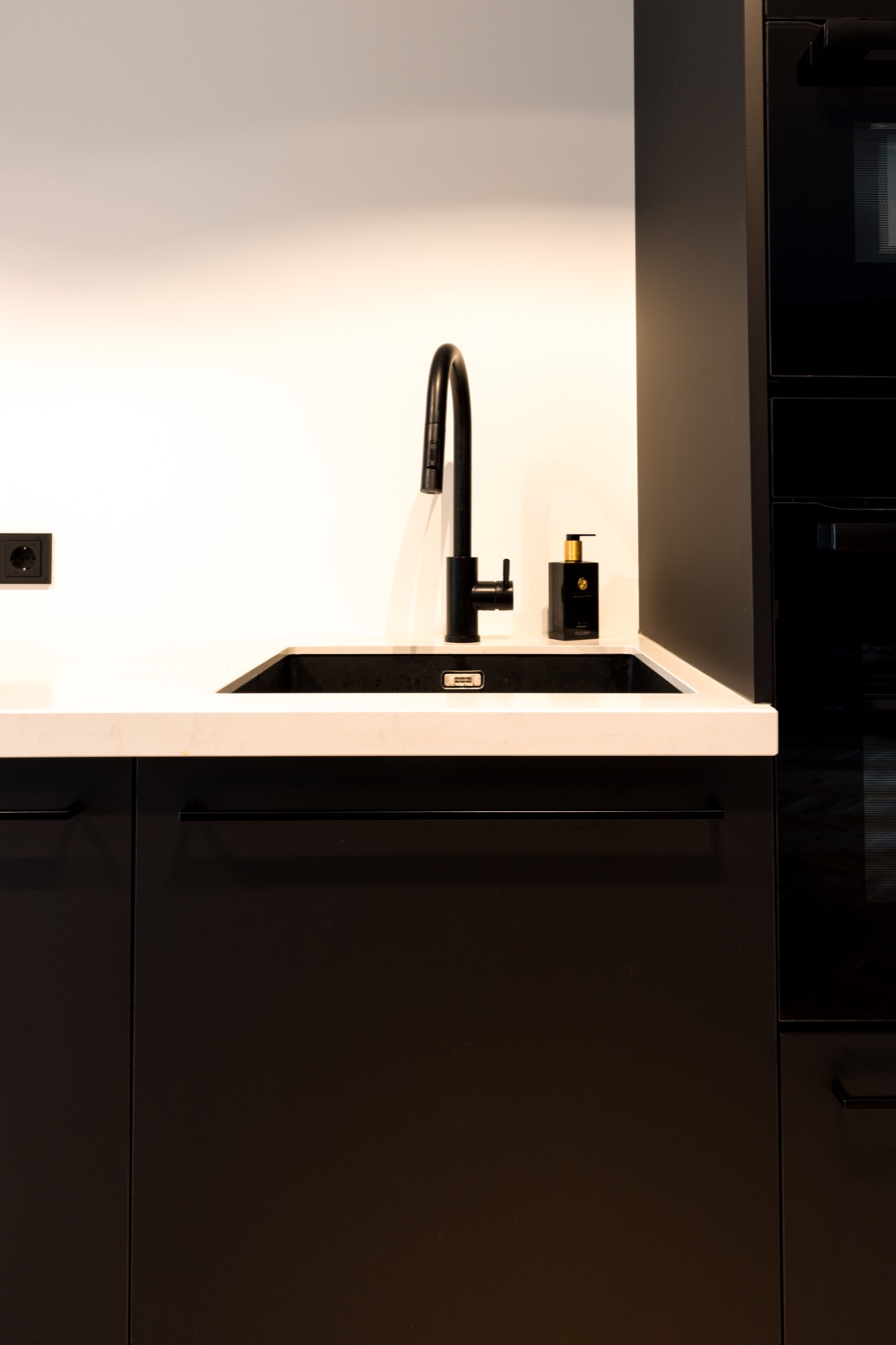 keuken met luxe spoelbaken kraan