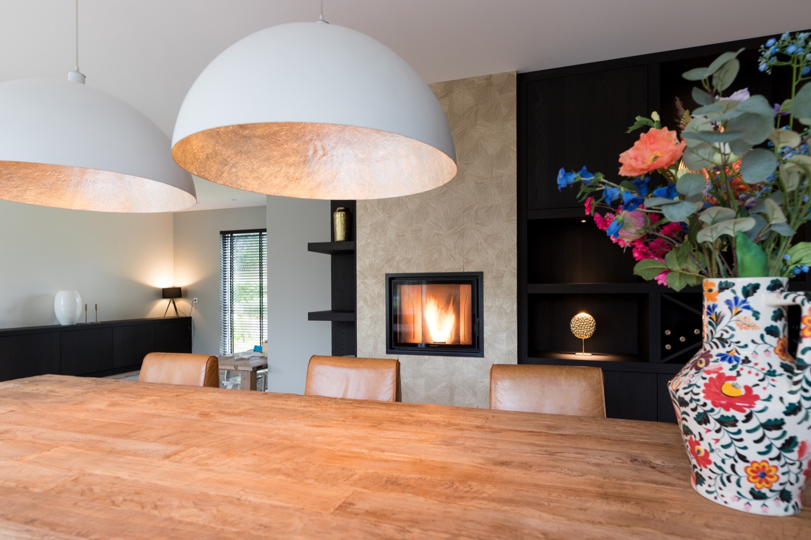 eetkamer met moderne kast