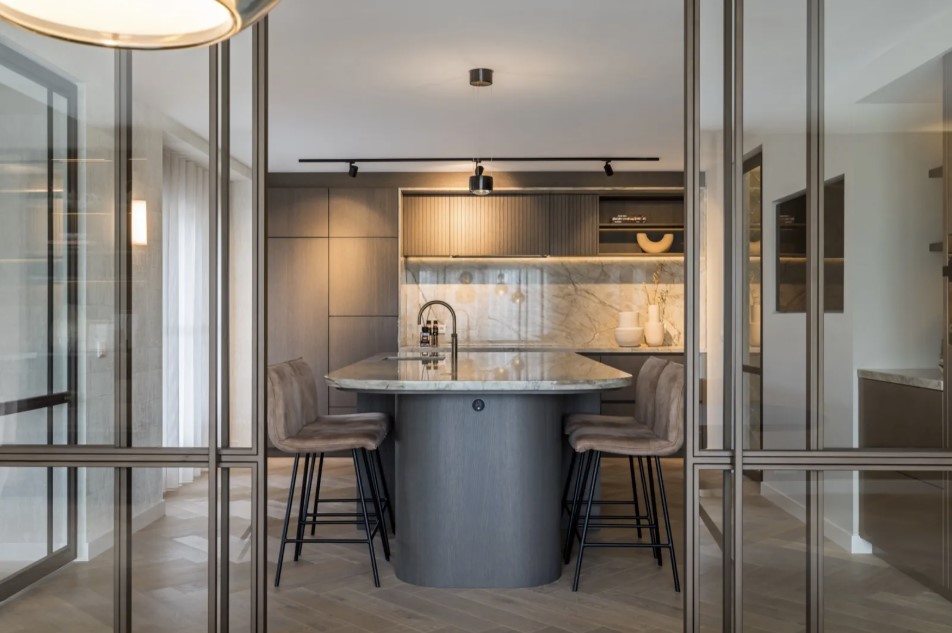 exclusieve keuken met kookeiland