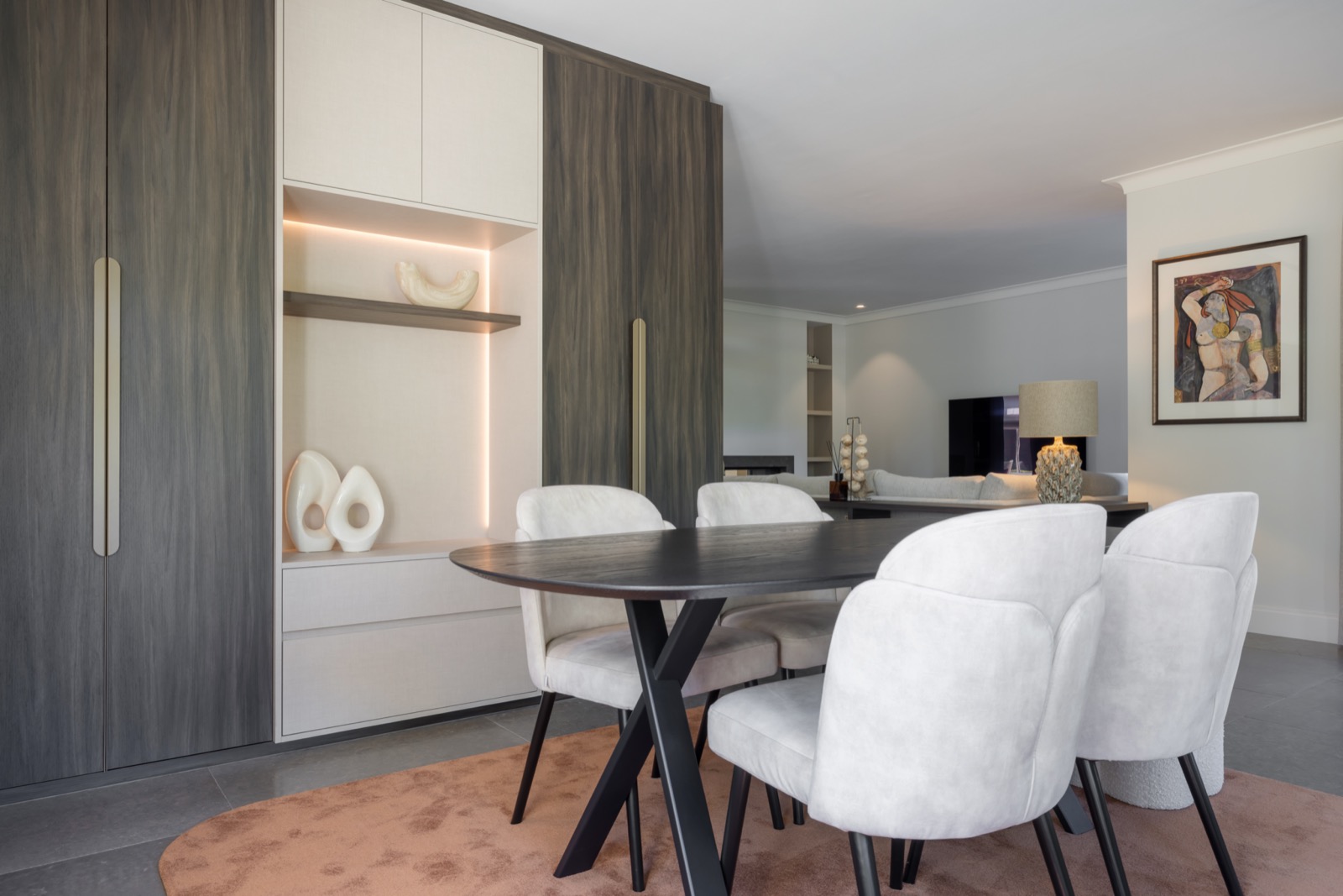 design tafel met zitstoelen