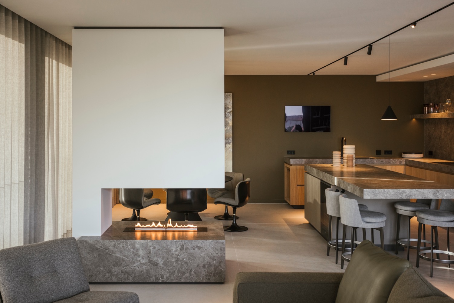 luxe haard in woonkamer