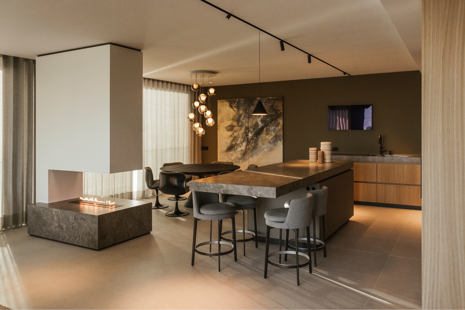 luxe woonkamer met haard