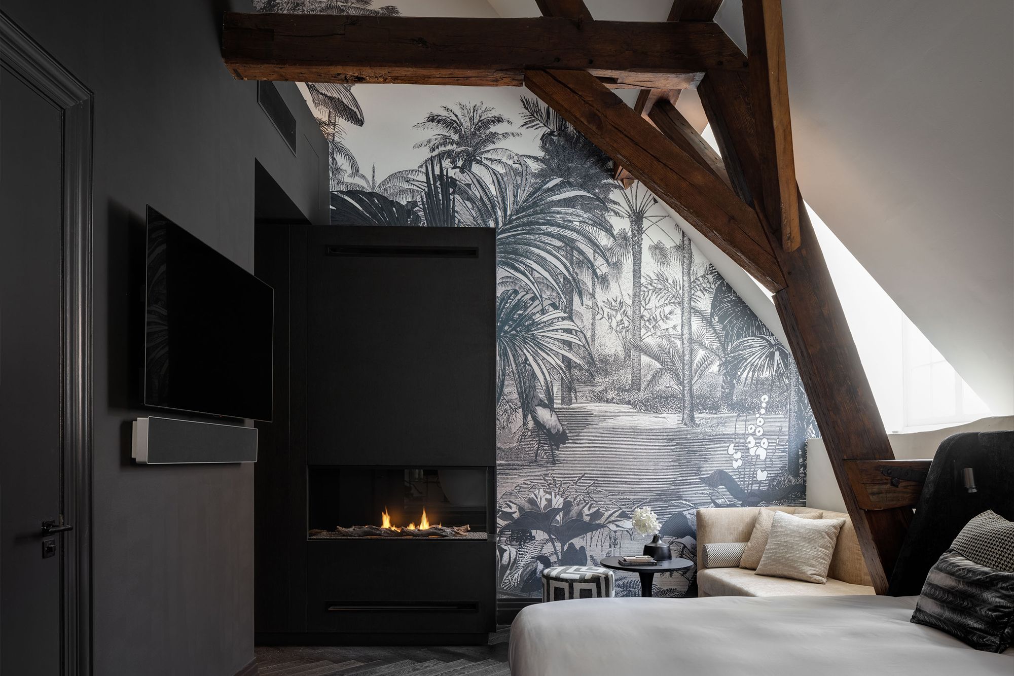 wandkast met haard