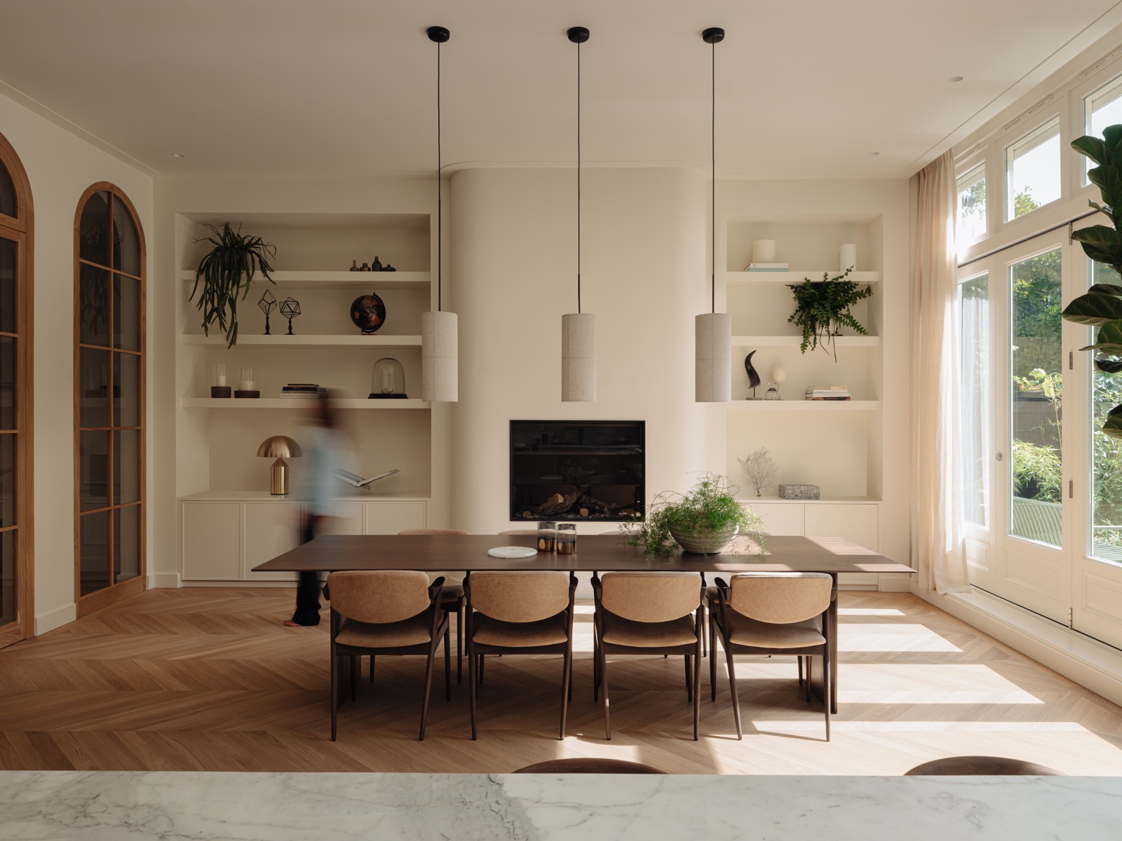 luxe eetkamer met design meubels