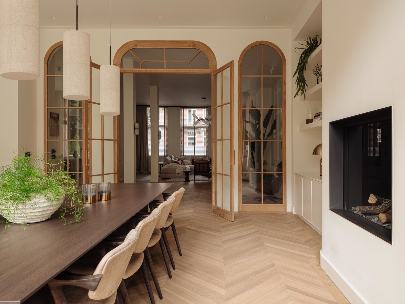 luxe eettafel met zitstoelen