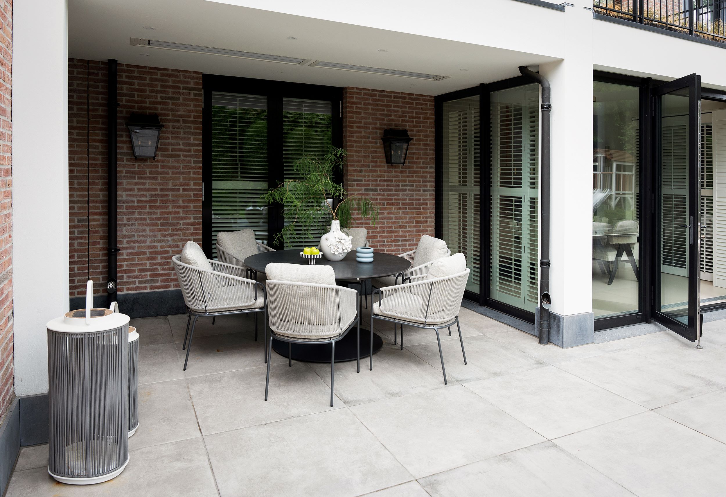 luxe tuinmeubels onder overkapping