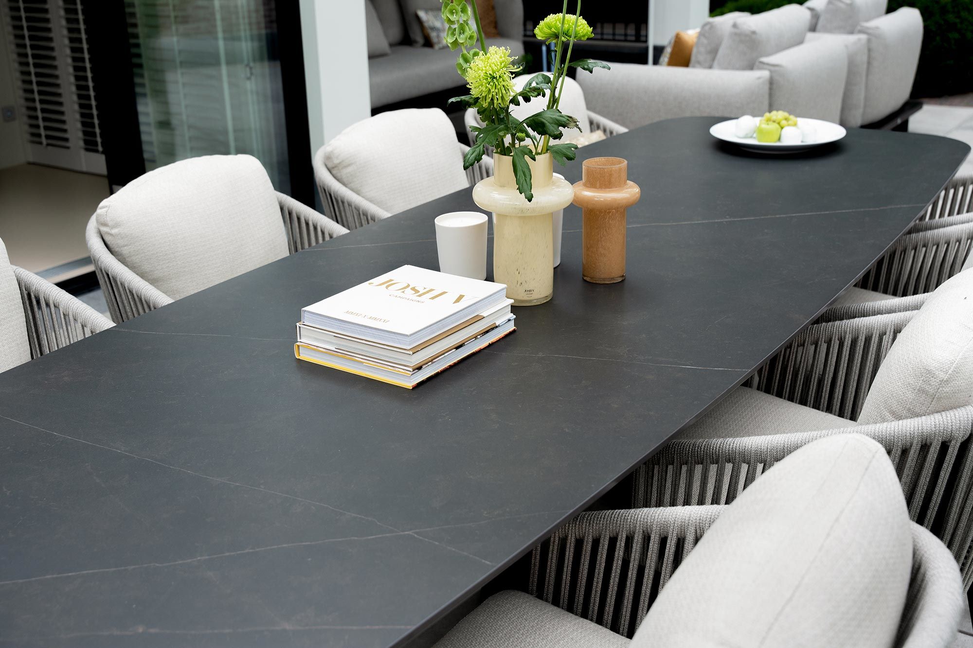 luxe eettafel met meubels