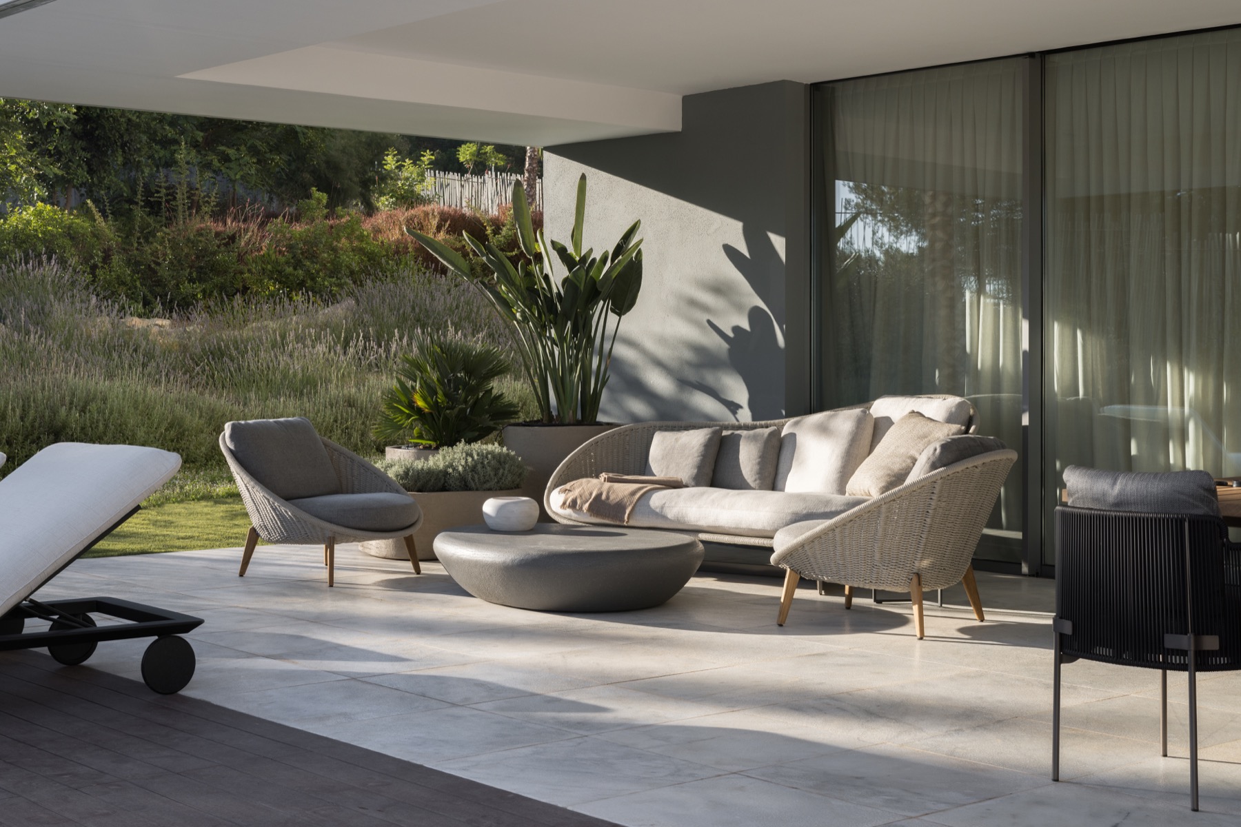 terras met luxe tuinmeubels