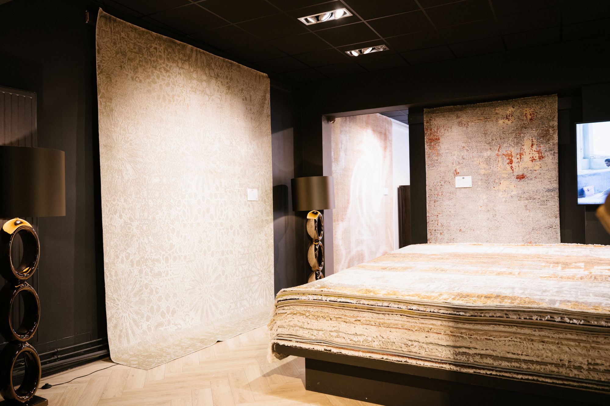 showroom met tapijten