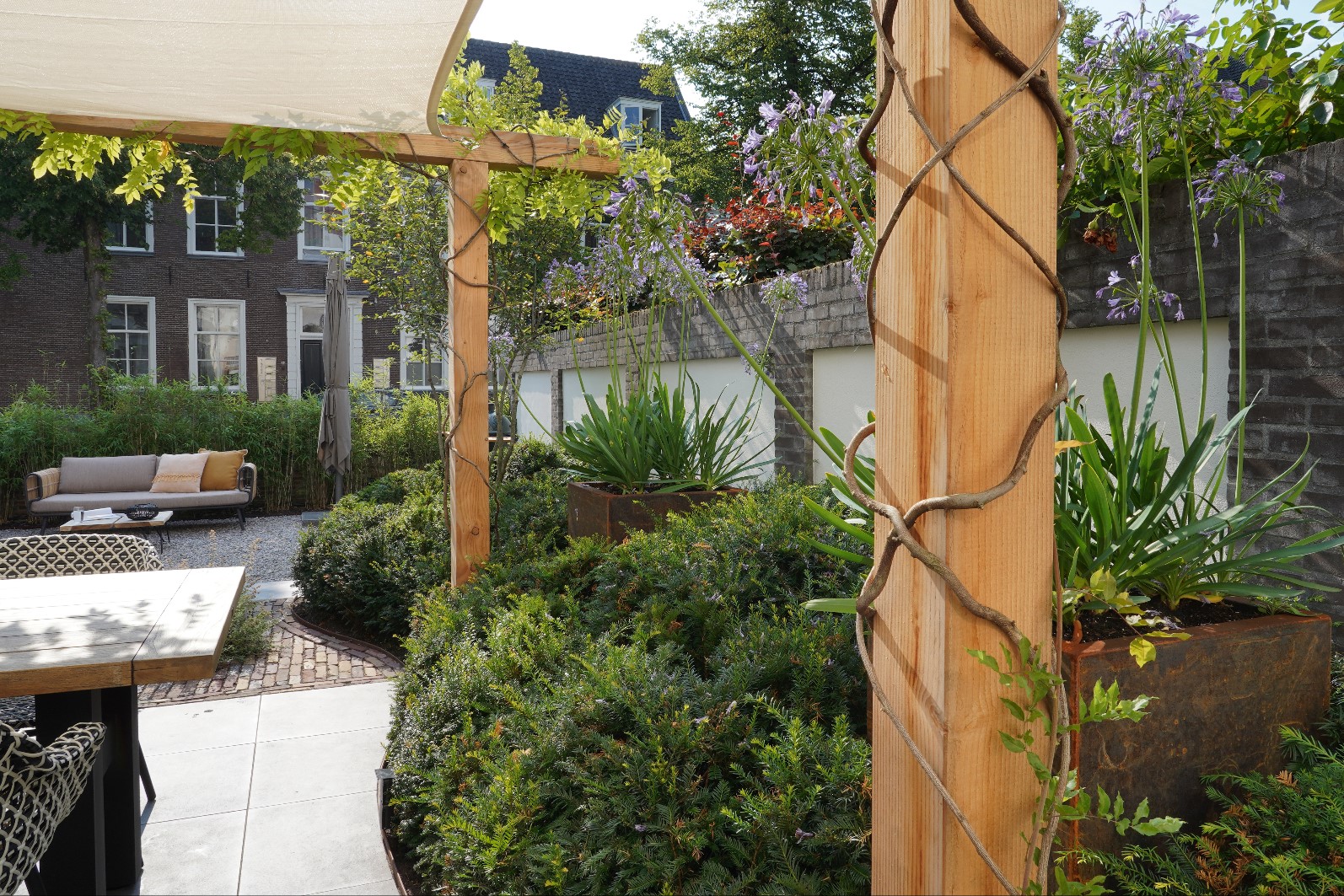 pergola met planten